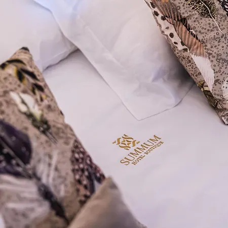 Summum Hotel *